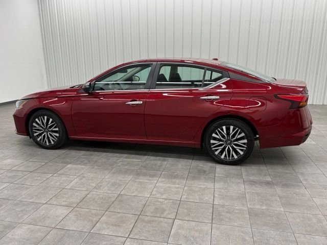 Used 2025 Red Nissan 2.5 SV image 6