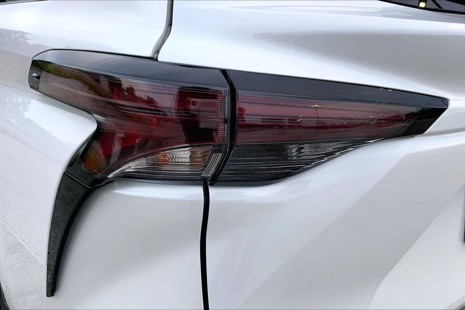 Used 2024 Wind Chill Pearl Toyota XLE image 28