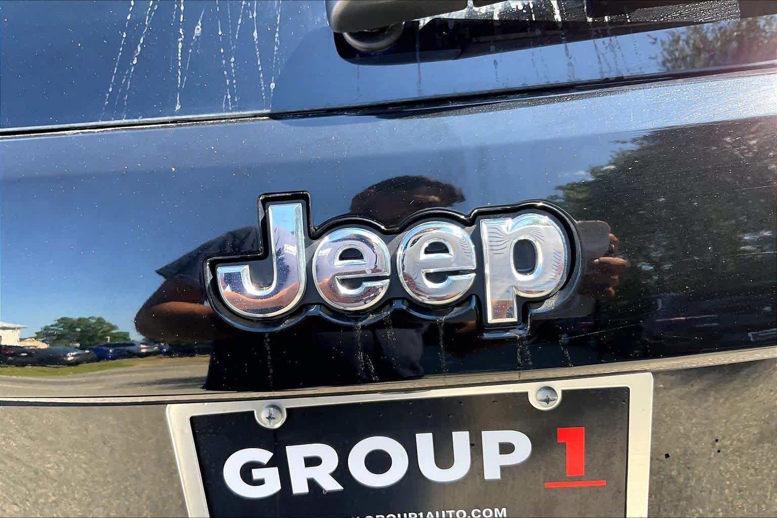 Used 2021 Diamond Black Crystal Pearlcoat Jeep Laredo X image 31