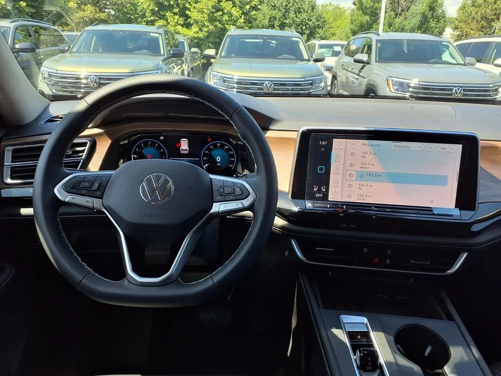 New 2026 Deep Black Pearl Volkswagen SE image 13