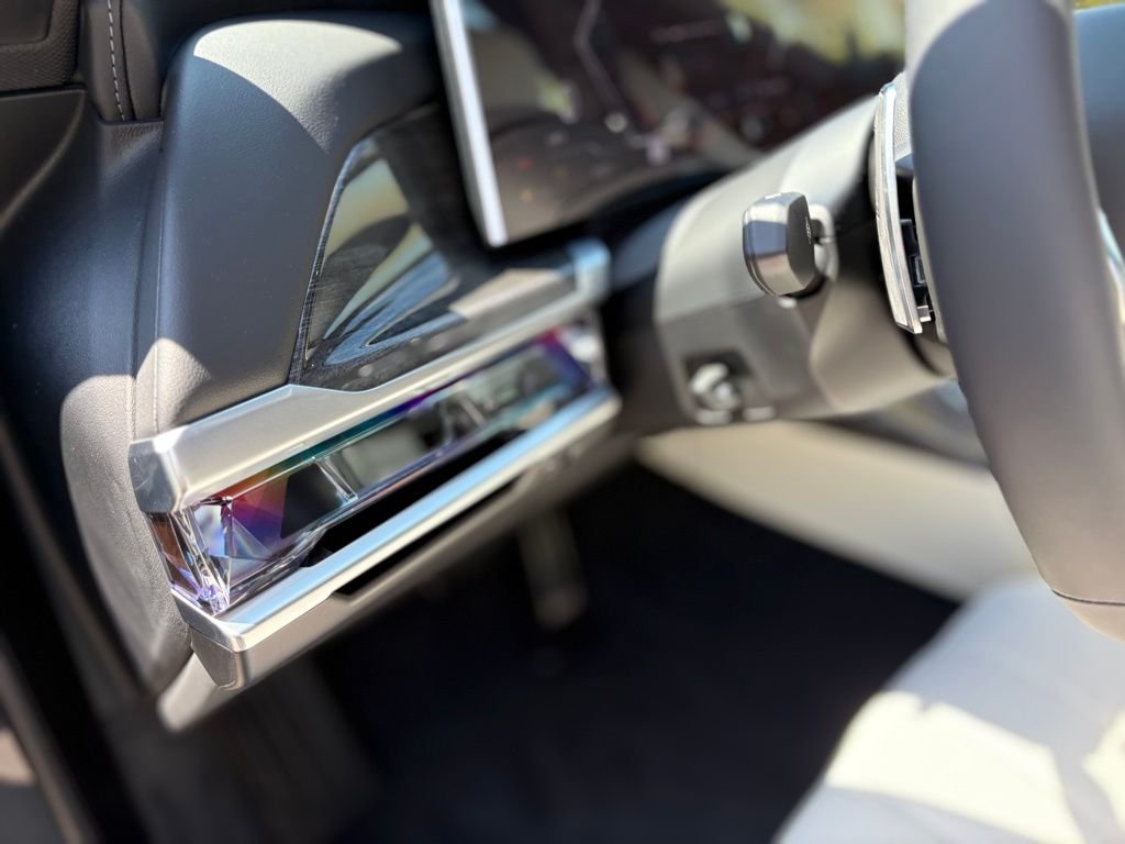 New 2025 Dravit Grey Metallic BMW 760i xDrive image 15