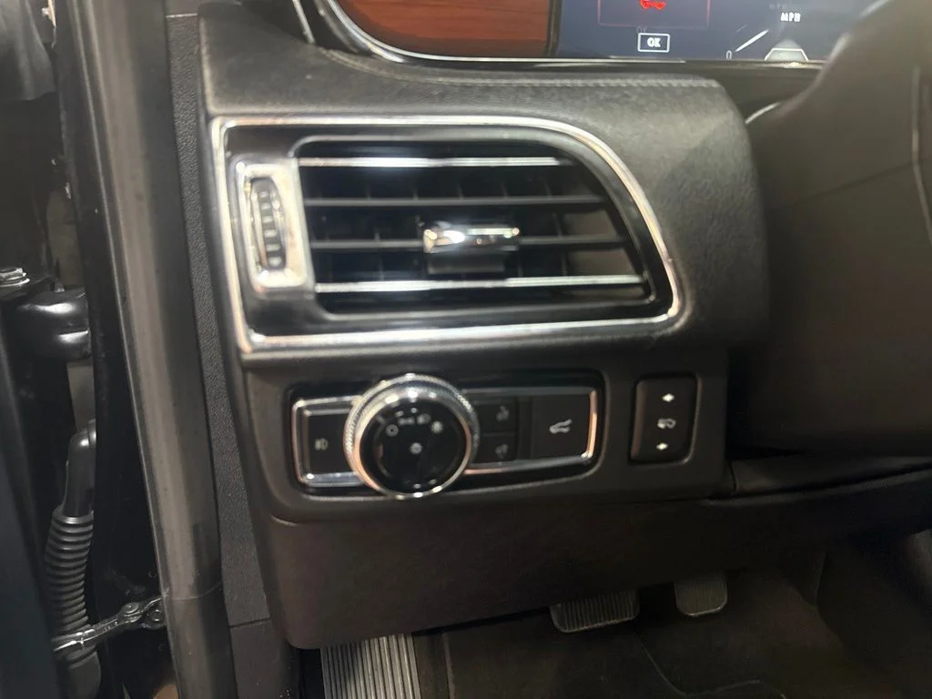 Used 2021 Infinite Black Lincoln Reserve image 25