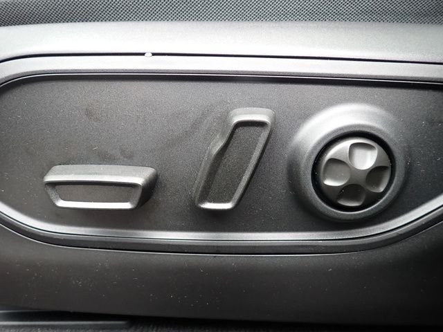 New 2026 Silver Zynith Exterior Paint Jeep Limited image 17