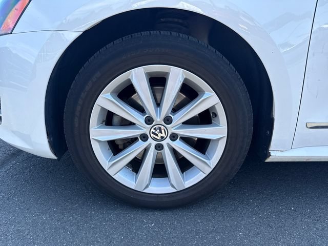 Used 2013 Candy White Volkswagen SEL image 28