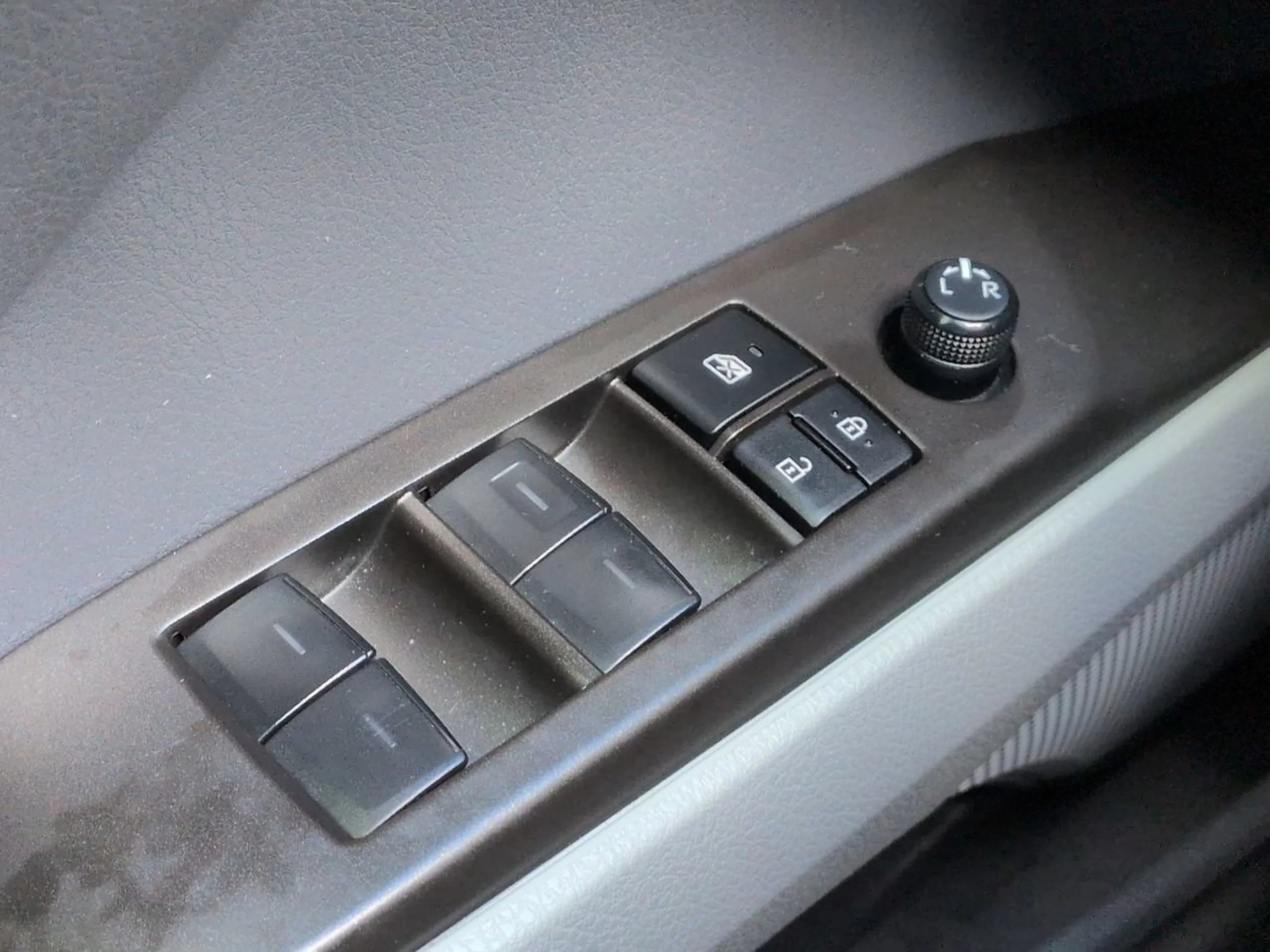Used 2024 Ice Toyota SE image 26