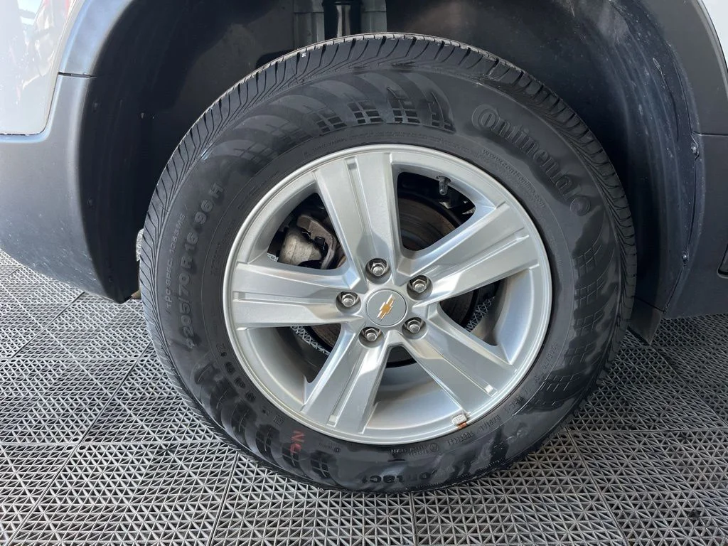 Used 2022 White Chevrolet LT image 22