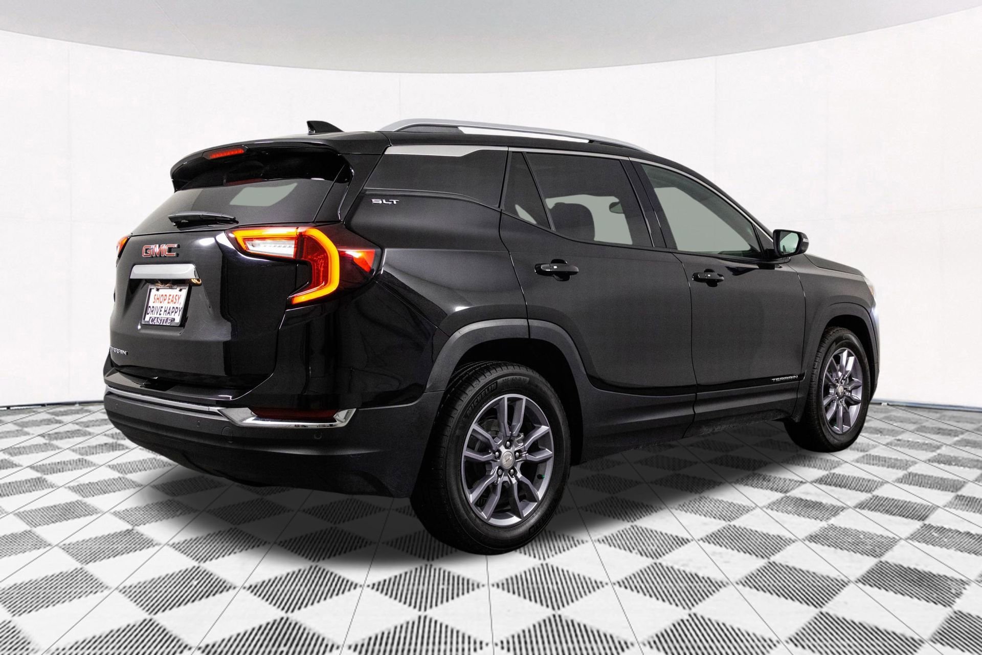2023 GMC TERRAIN - Image 14