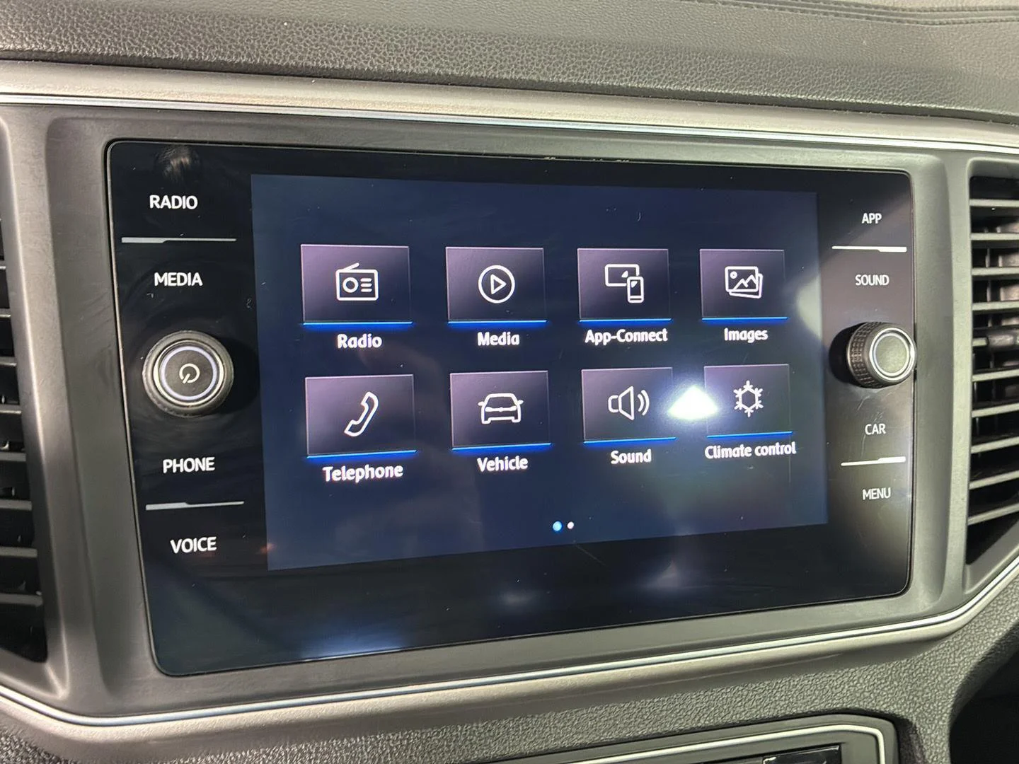 Used 2019 Platinum Gray Metallic Volkswagen 3.6L V6 SE image 29