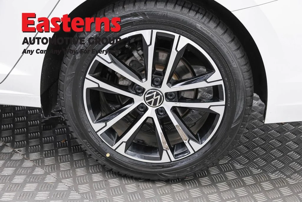 Used 2025 White Volkswagen 1.5T Sport image 32