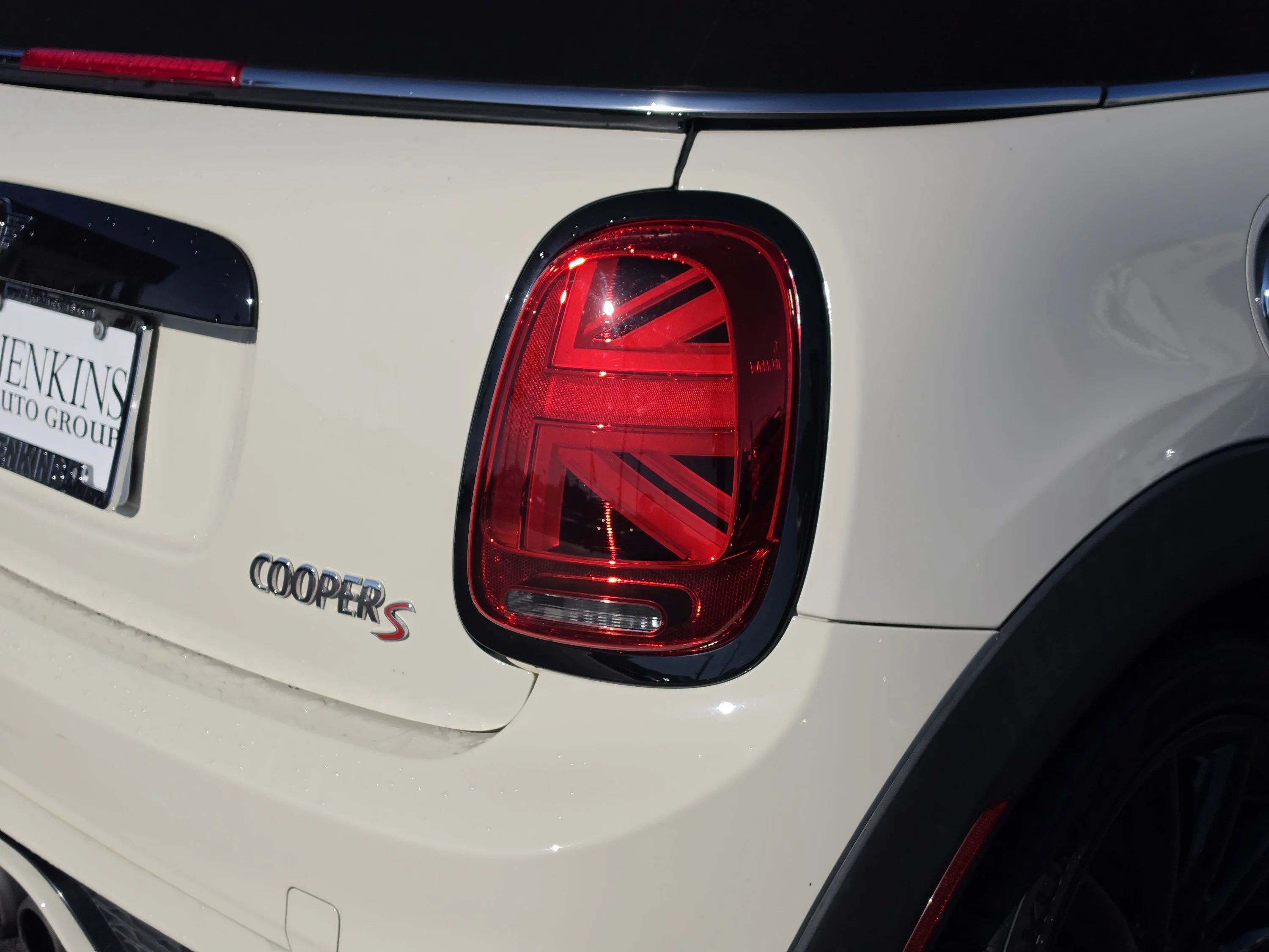 Used 2019 Pepper White MINI Cooper S image 14