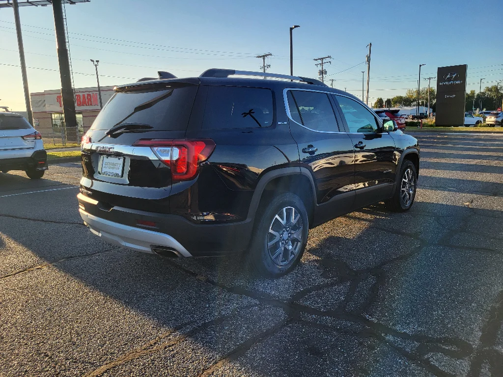 Used 2021 Midnight Blue Metallic GMC SLE image 6