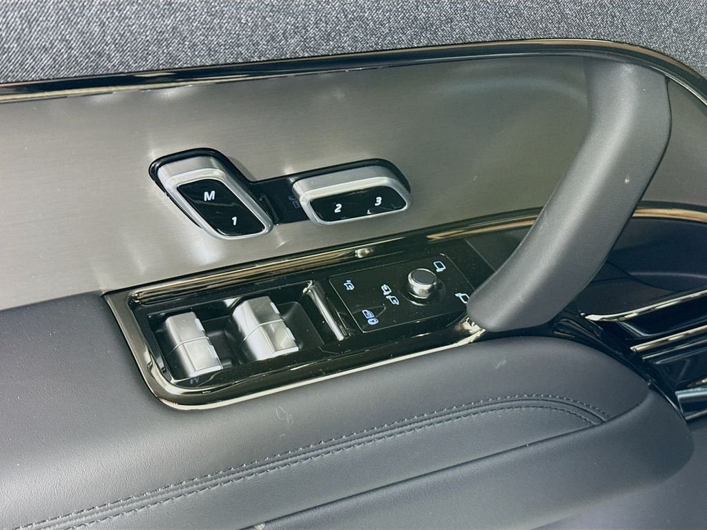 New 2026 Santorini Black Land Rover Dynamic SE image 19