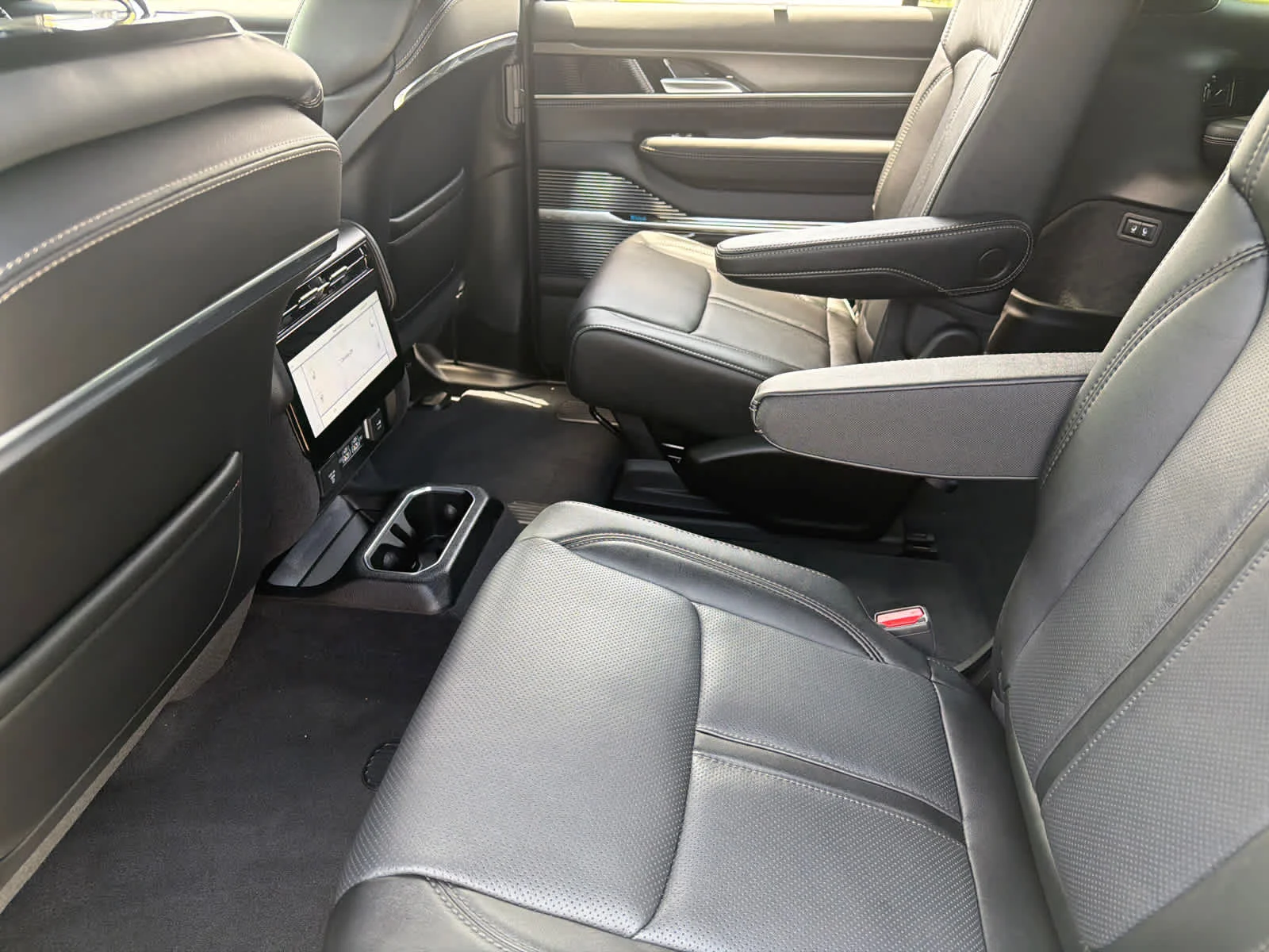 New 2026 Bright White Clearcoat Jeep Summit Obsidian image 13