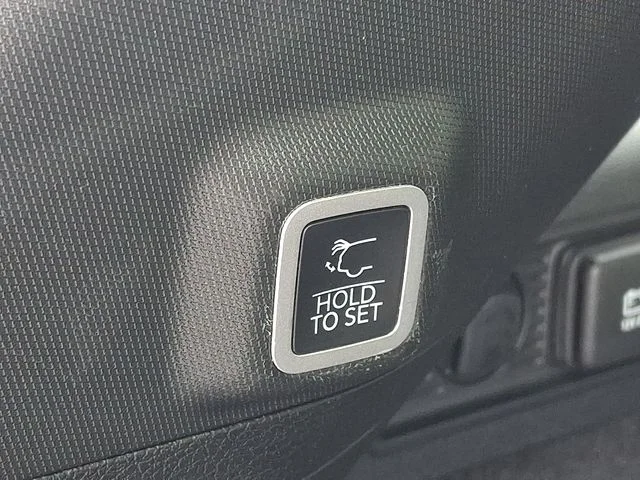 Used 2022 Gray Jeep Summit Reserve 4xe image 29