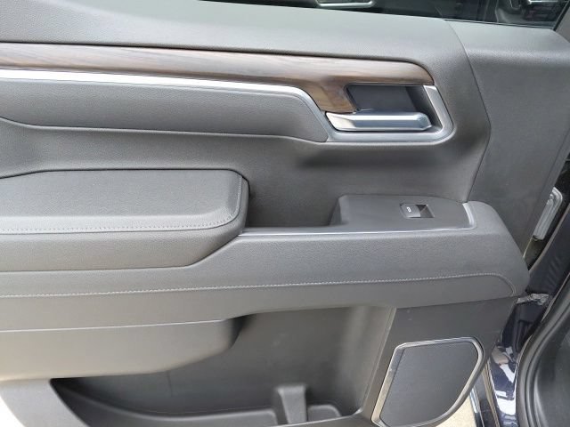 Used 2025 Titanium Rush Metallic GMC SLT image 28