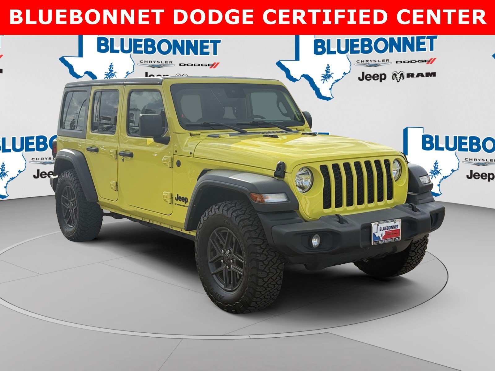 Used 2024 High Velocity Clearcoat Jeep Sport S image 3