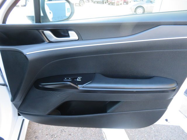 Used 2022 Glacial White Pearl Kia LX image 12