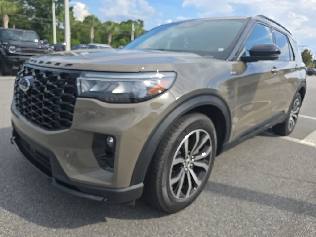 Used 2026 Gray Ford ST-Line image 4