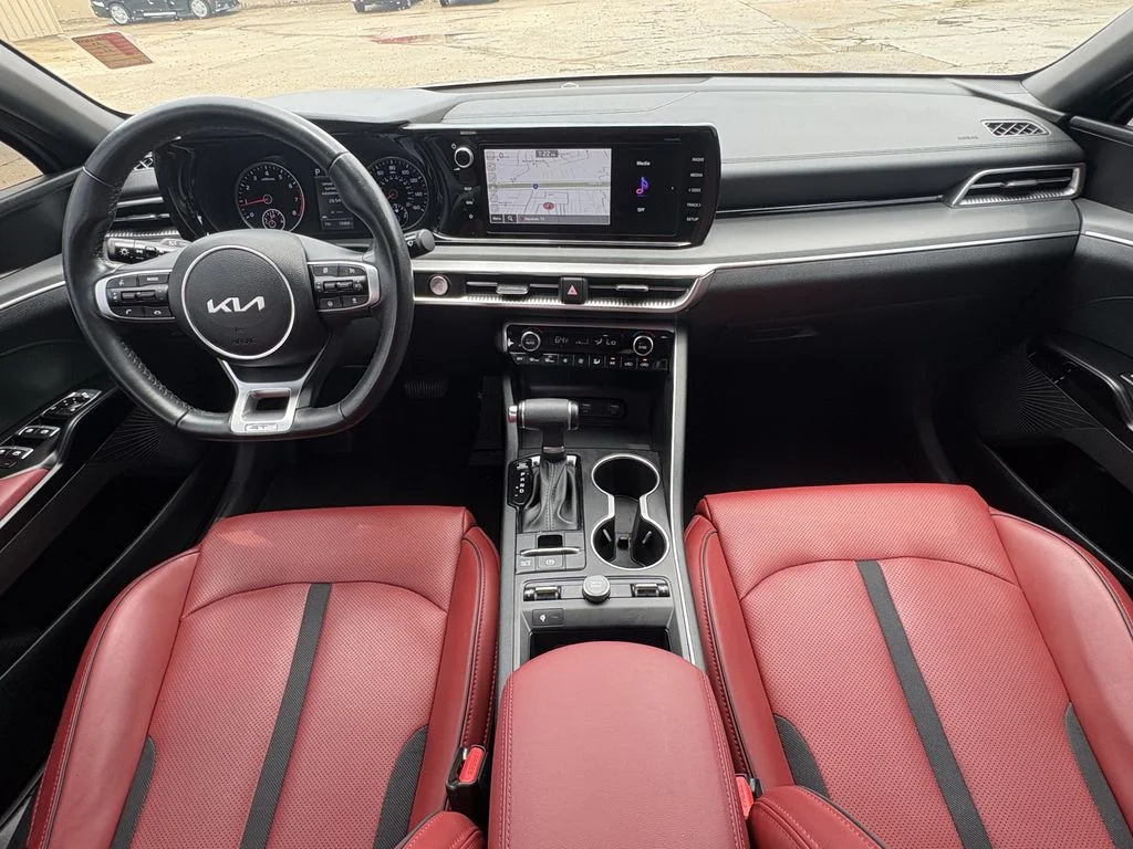 Used 2024 Wolf Gray Kia GT-Line image 27