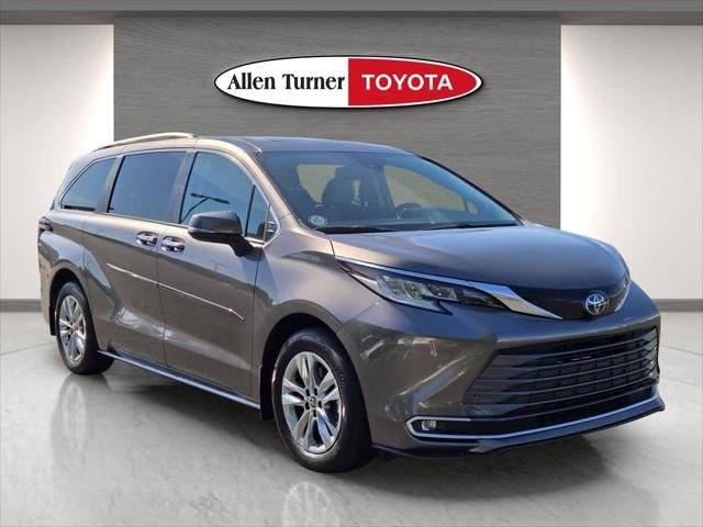 2024 Toyota Sienna Limited 7-Passenger Hybrid FWD's photo
