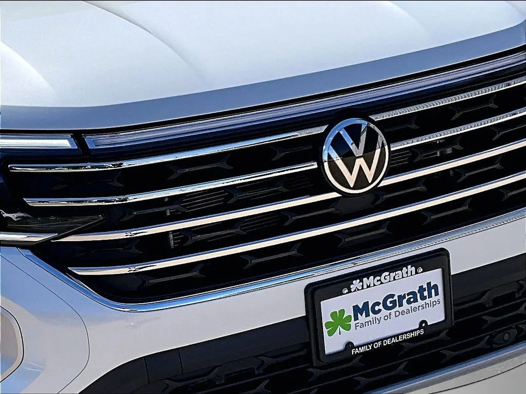 New 2026 White/off-white Volkswagen SE w/Technology image 30