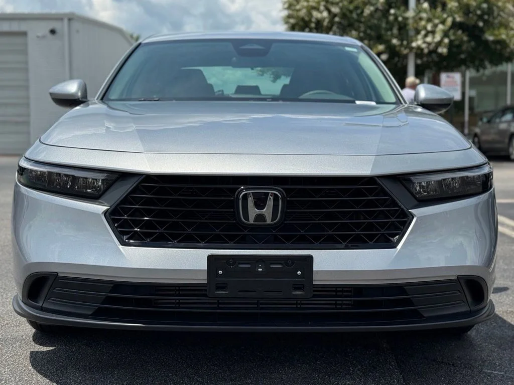 Used 2025  Honda LX image 4