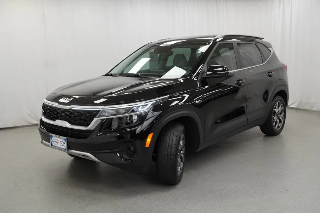 Used 2023 Black Kia EX image 4