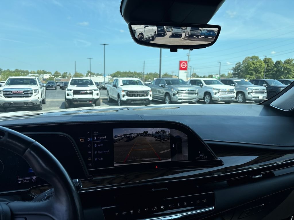 Used 2022 White Cadillac Sport Platinum image 23