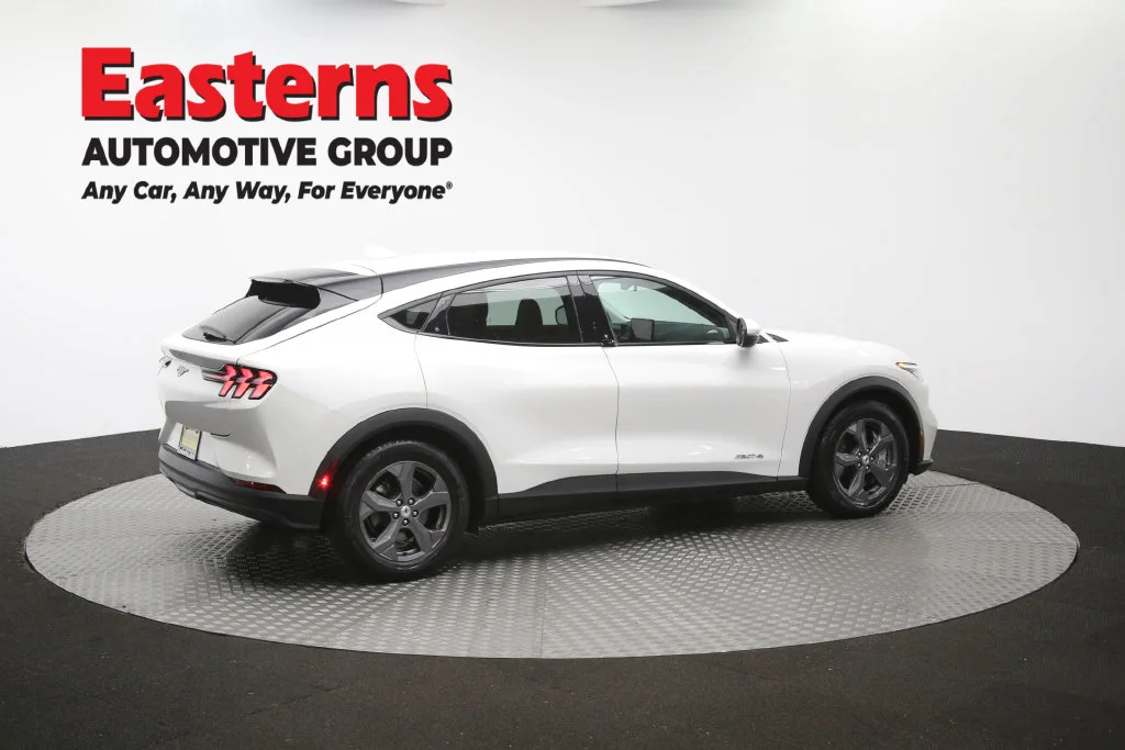 Used 2021 White Ford Select image 43