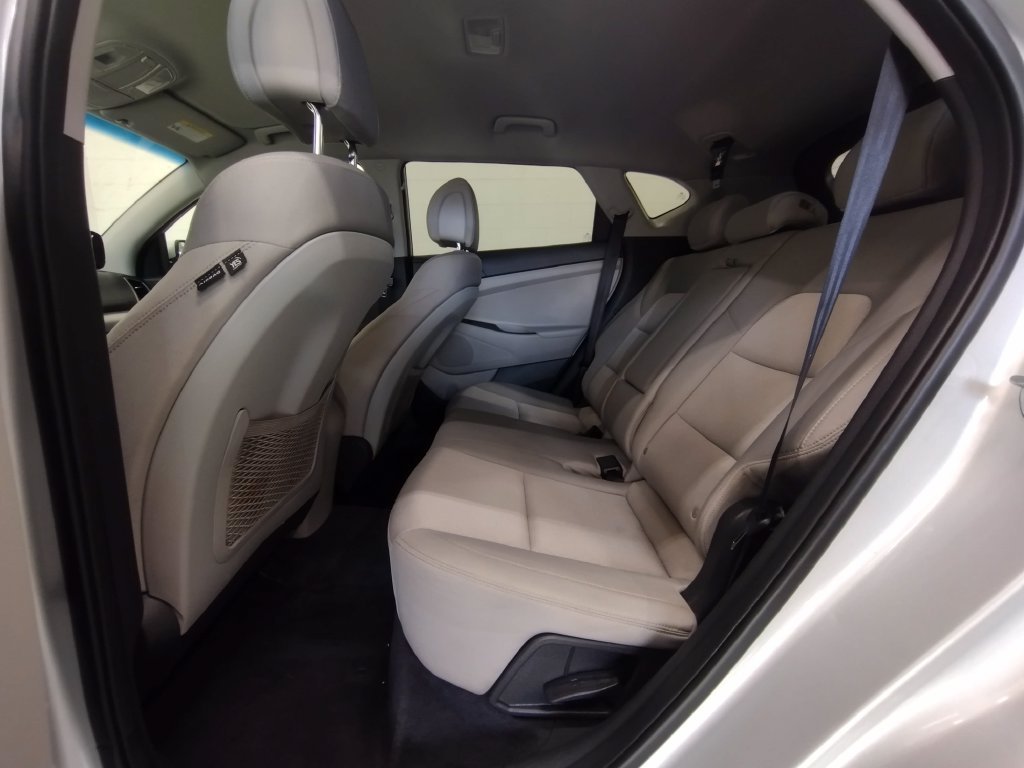 Used 2018 Molten Silver Hyundai SEL image 32