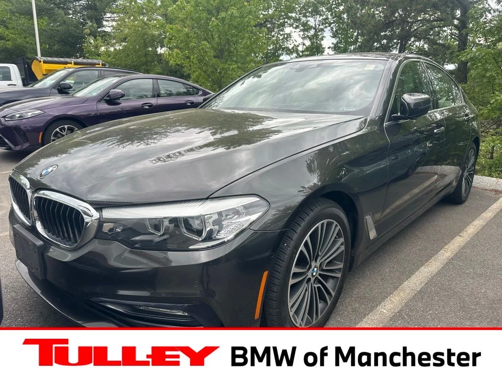 2017 BMW 5 Series 530i xDrive Sedan's photo