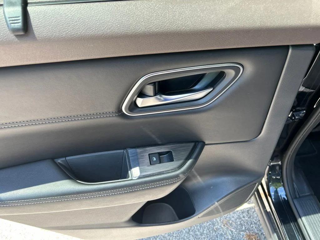 Used 2021 Black Nissan SV image 26