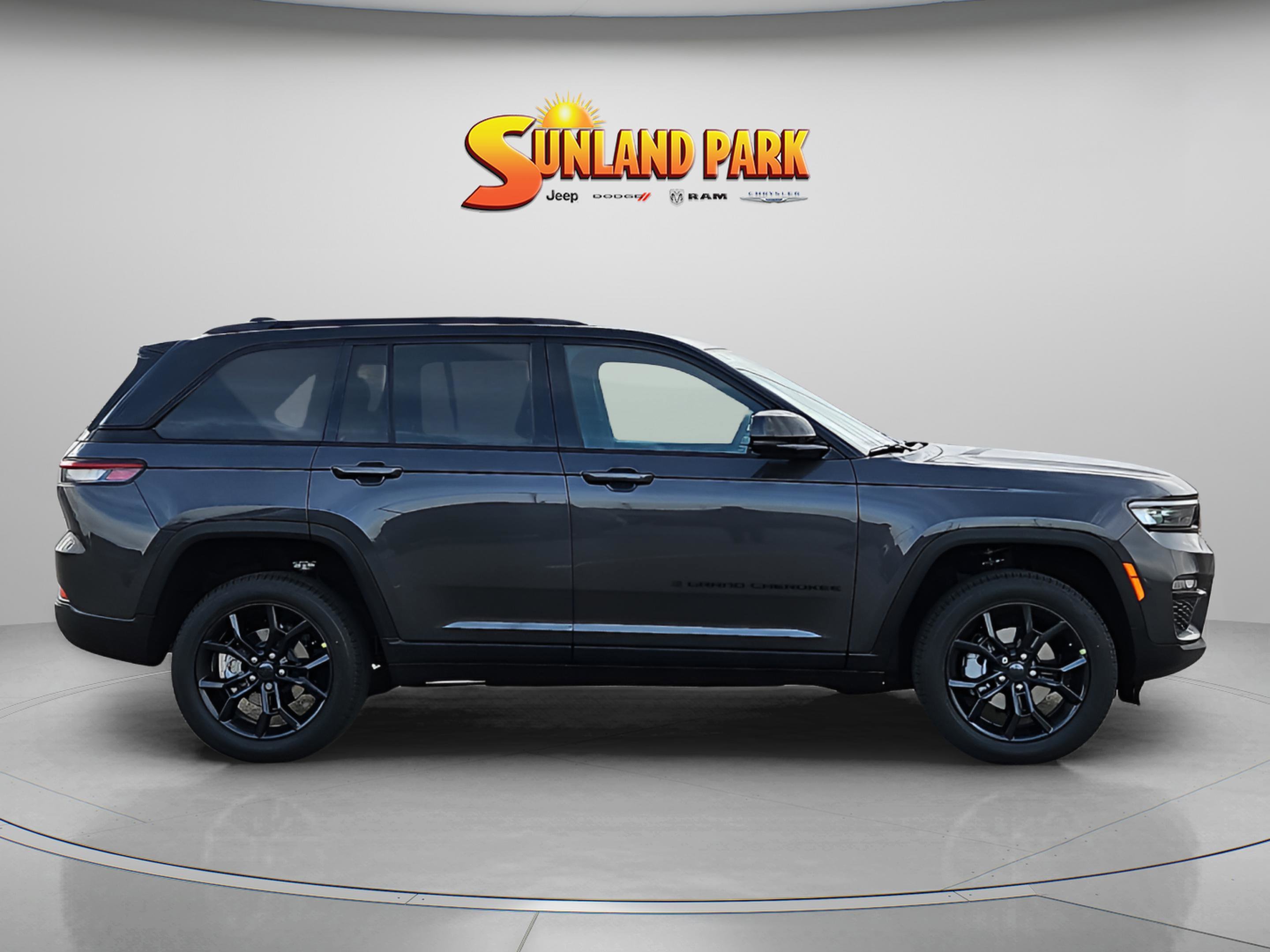 New 2025 Baltic Gray Metallic Clear-Coat Exterior Paint Jeep Limited image 6