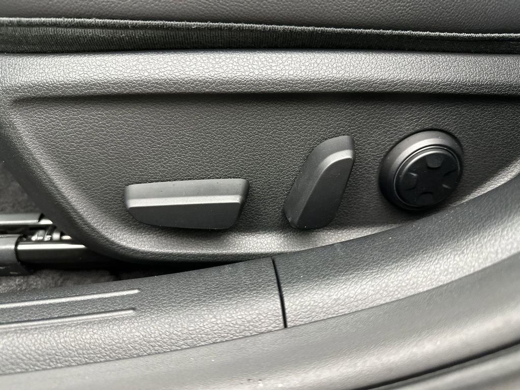 2026 GENESIS G70 Standard - Photo 12