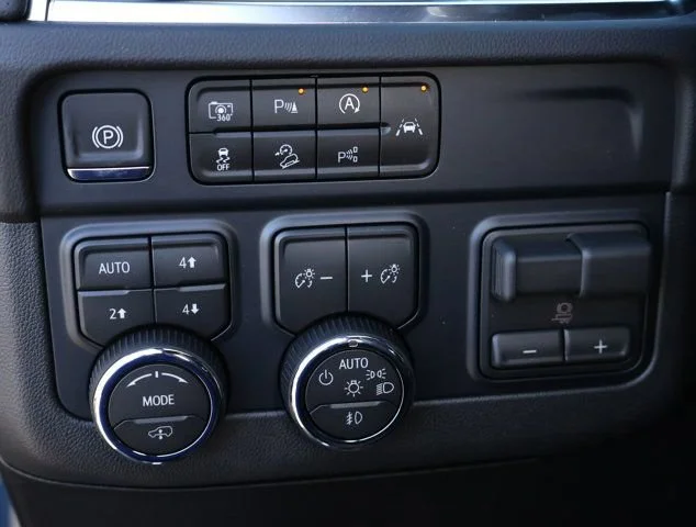 2026 Chevrolet Suburban High Country - Photo 14