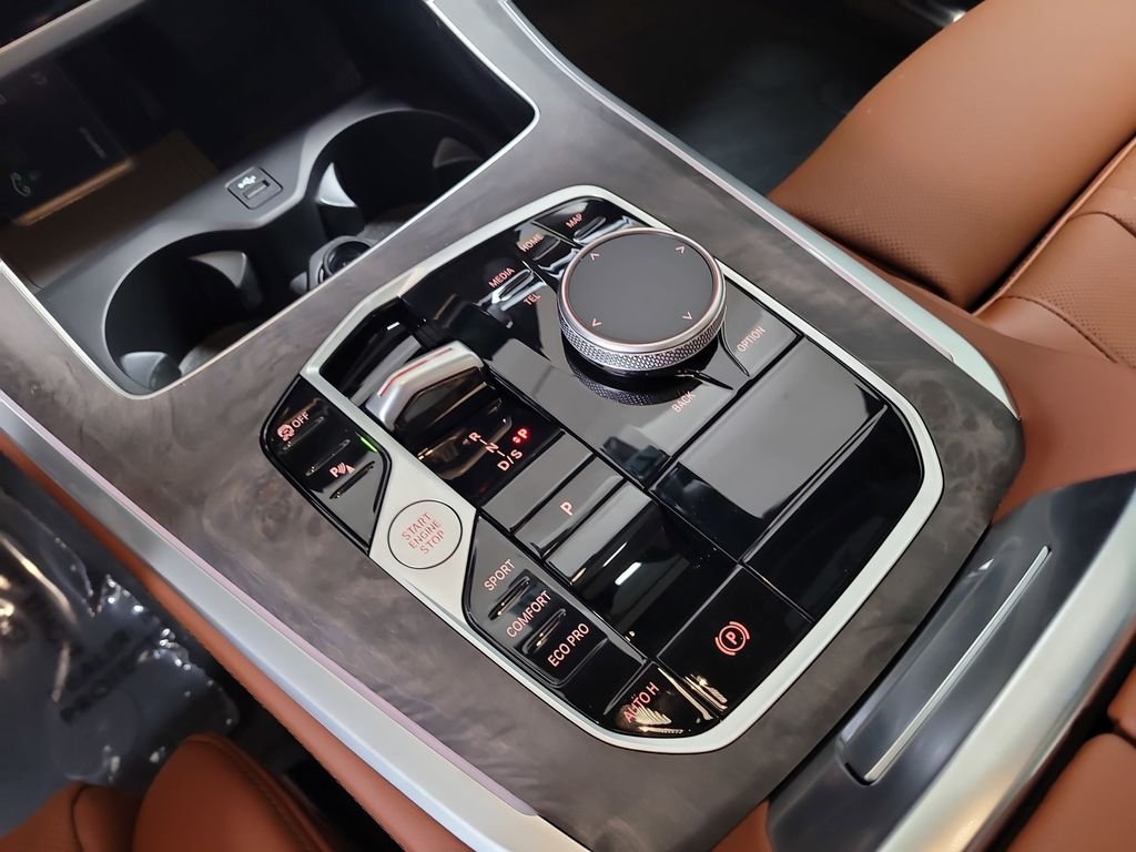 New 2026 Mineral White Metallic BMW sDrive40i image 13