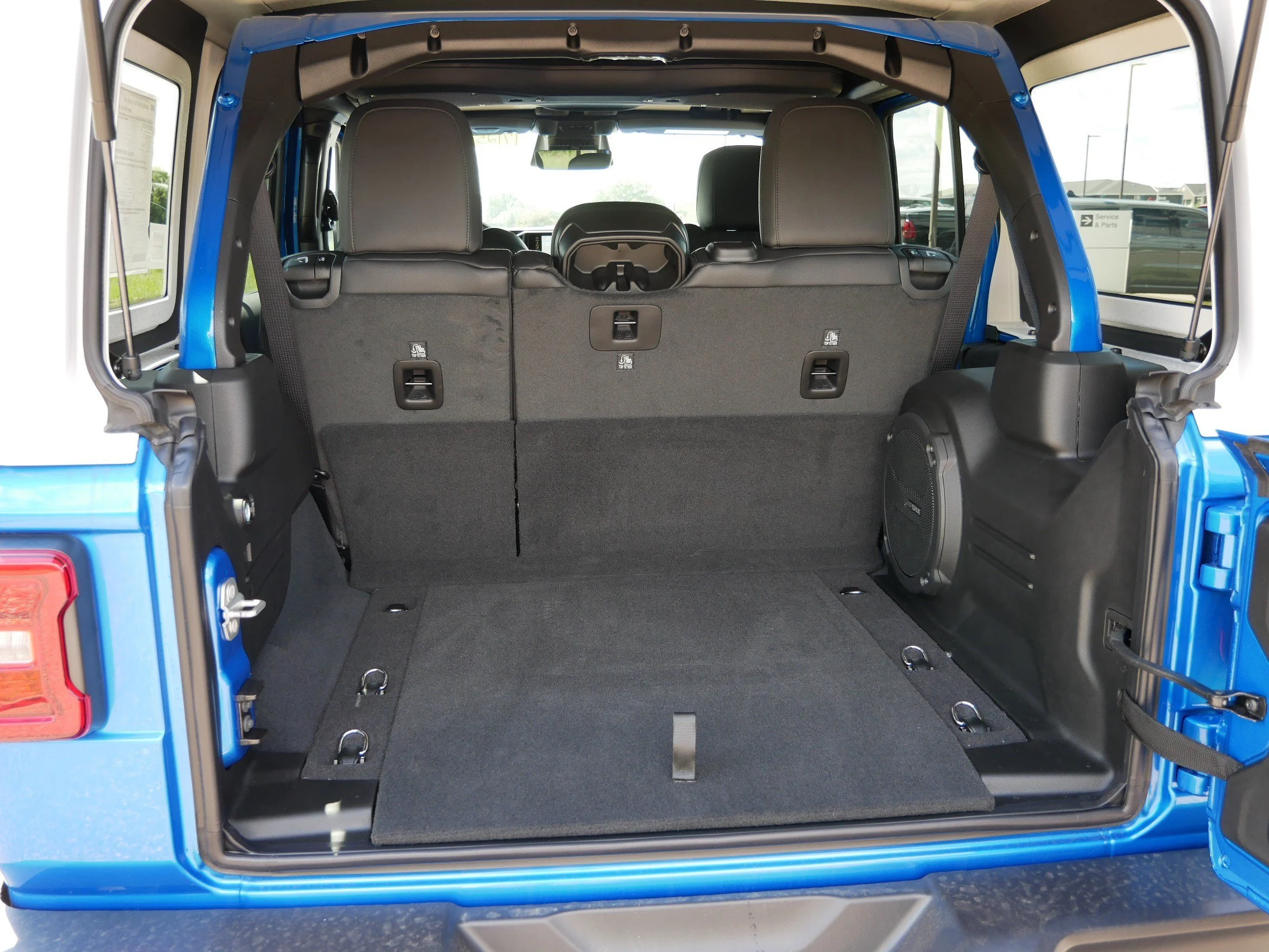 New 2026 Hydro Blue Pearl-Coat Exterior Paint Jeep Sahara image 6