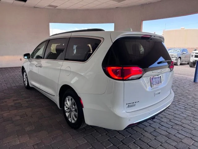 Used 2017 Bright White Clearcoat Chrysler Touring L image 3