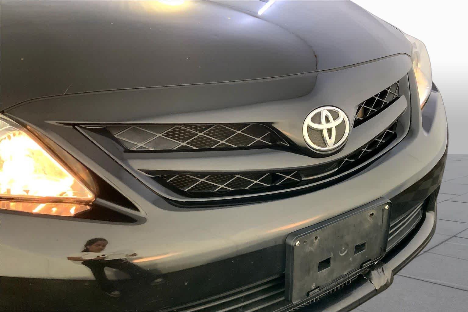 Used 2012 Black Sand Pearl Toyota LE image 31