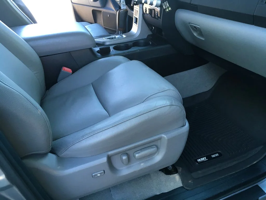 Used 2010 Silver Toyota Limited image 32