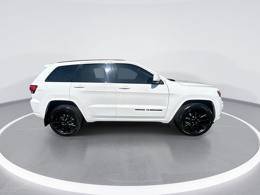 Used 2018 White Jeep Altitude image 9