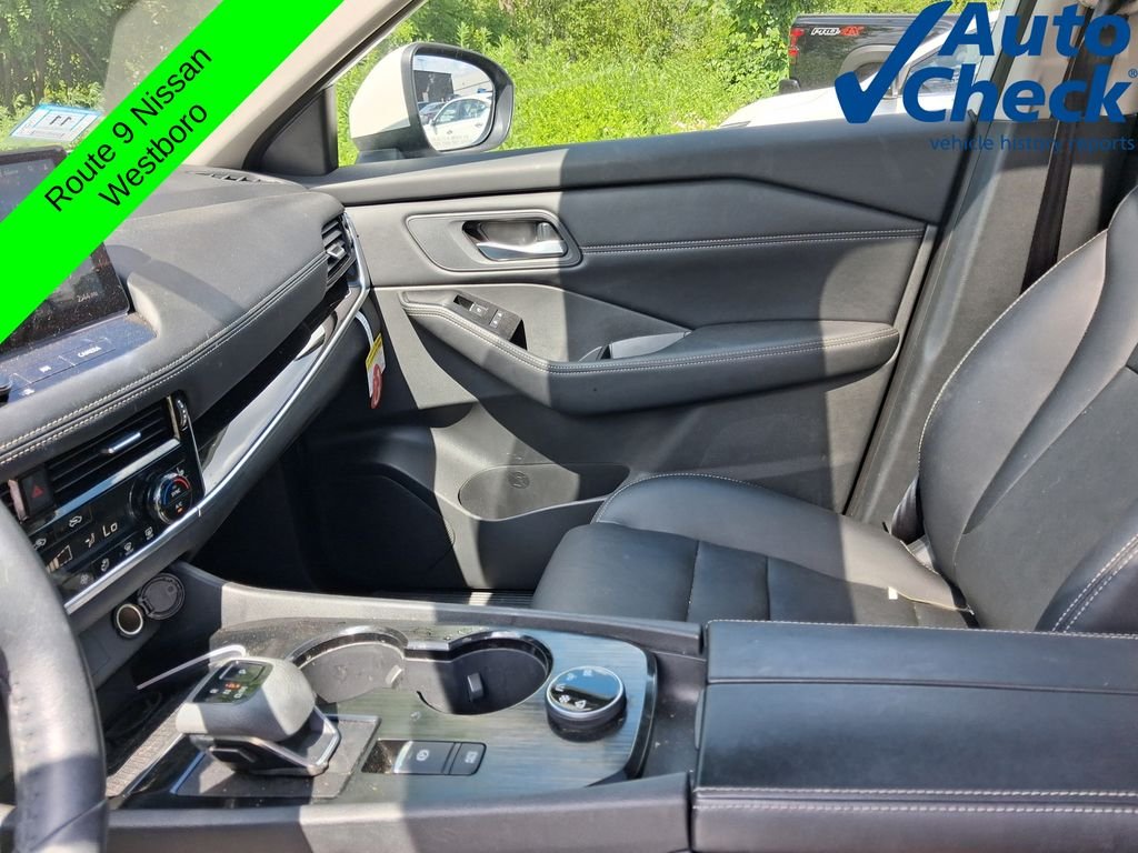 Used 2024 White Nissan SL image 14