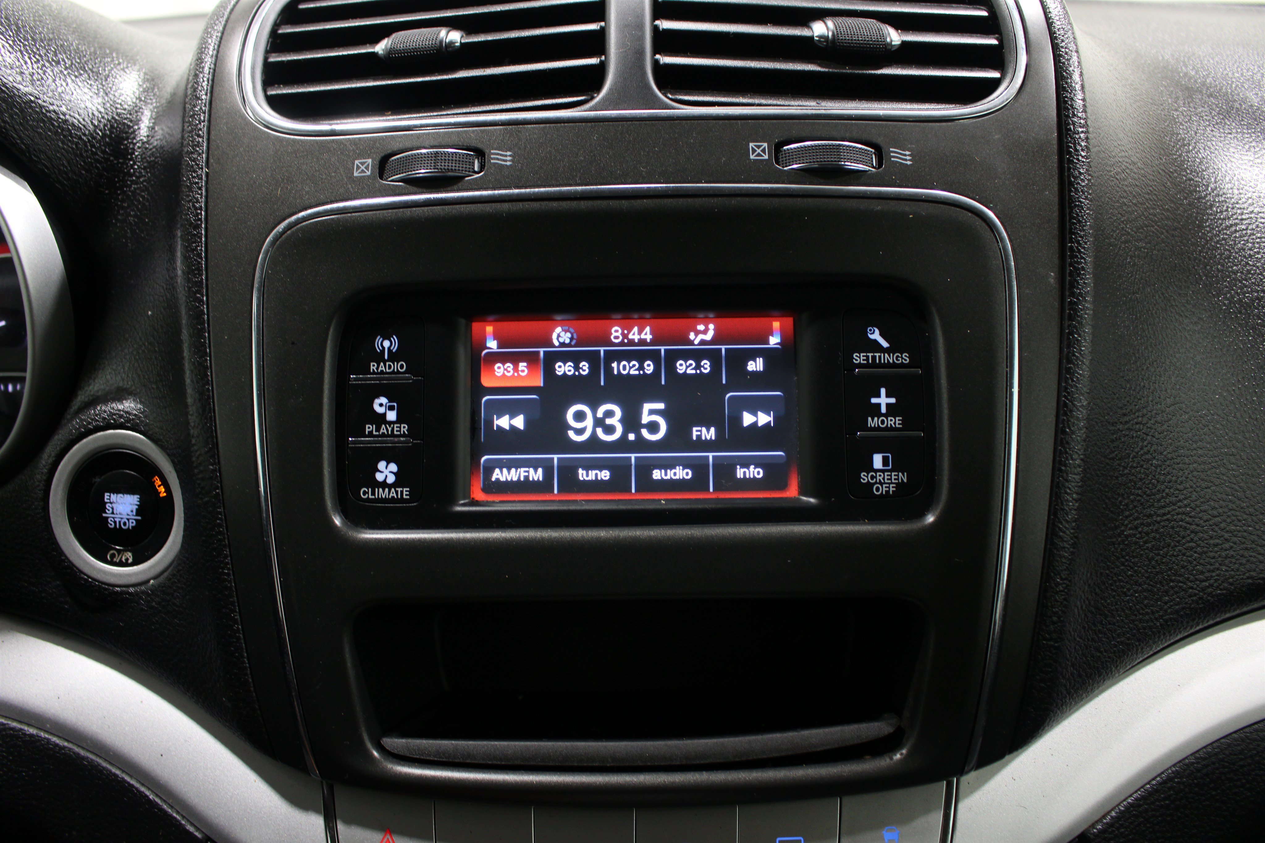 Used 2020 Granite Pearlcoat Dodge SE Value image 12