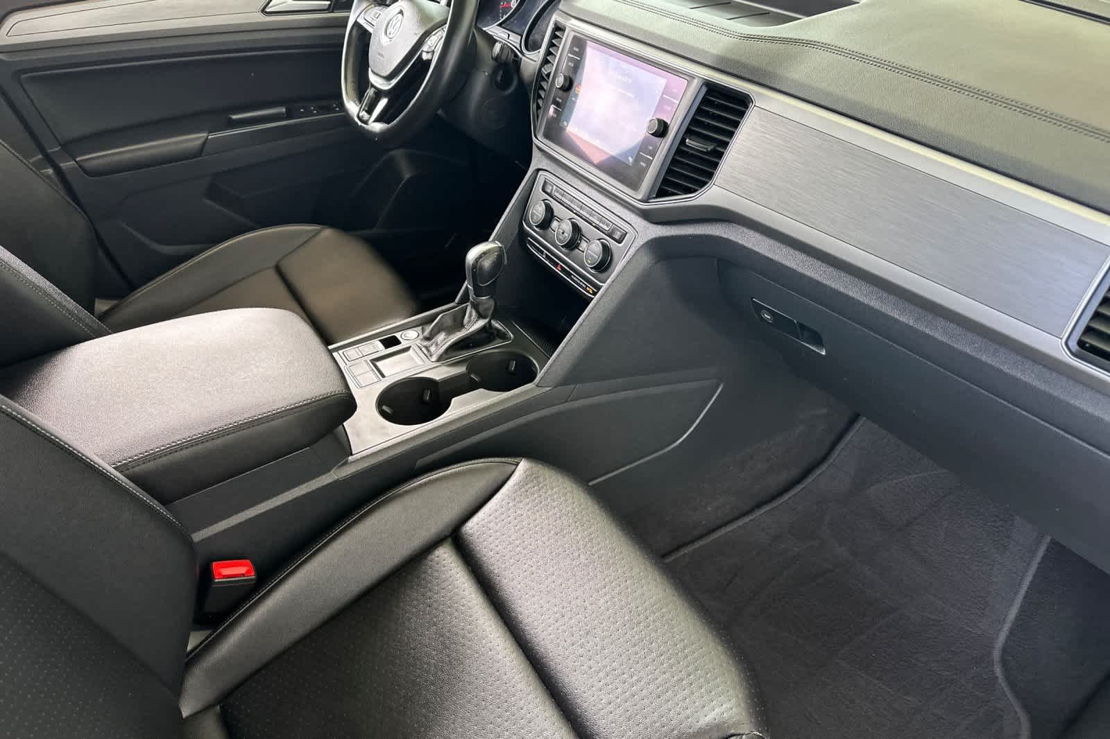 Used 2019 Pure White Volkswagen 2.0T SE image 16