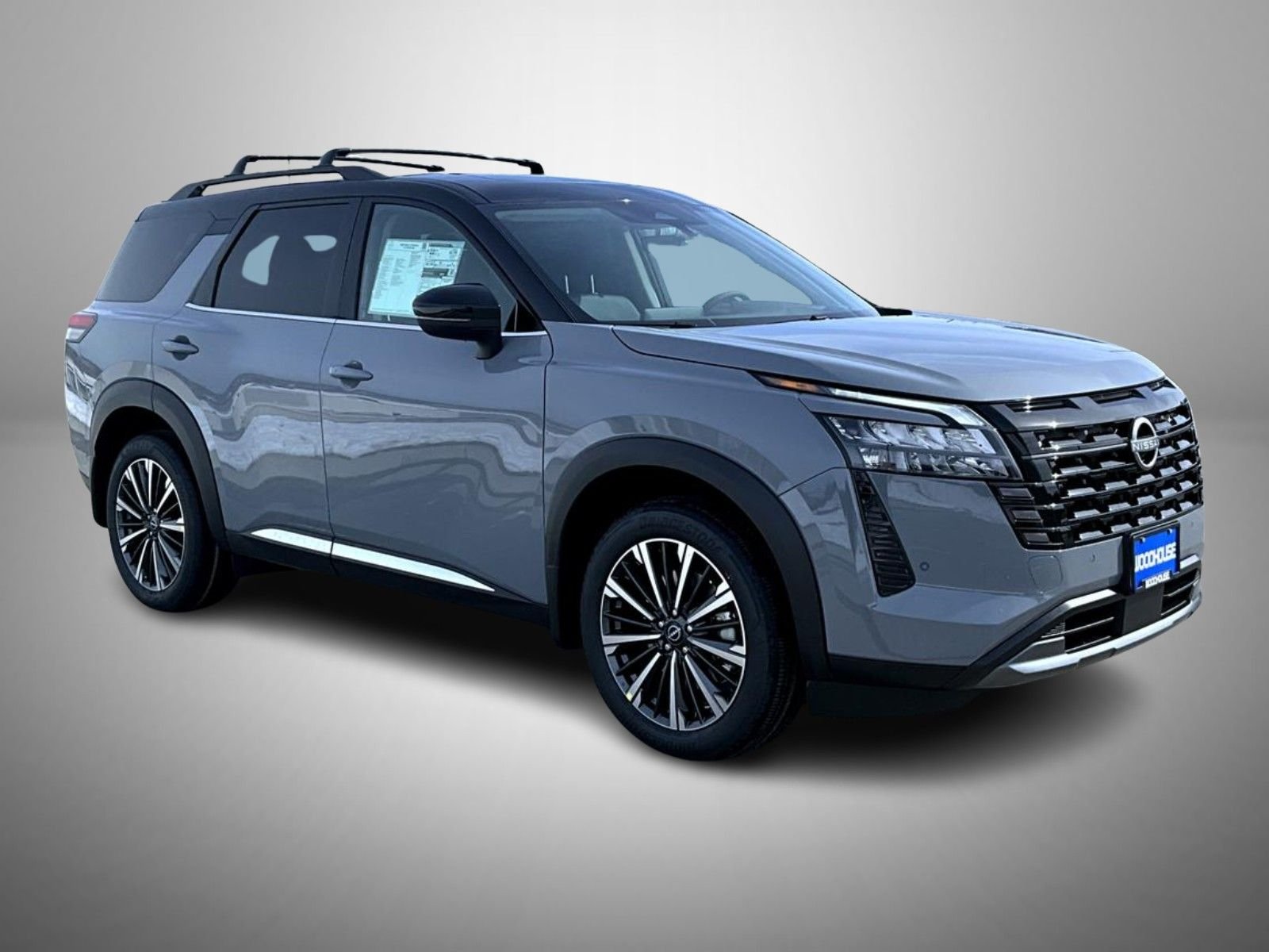 New 2026 Boulder Gray Pearl / Super Black Two-tone Nissan Platinum image 3