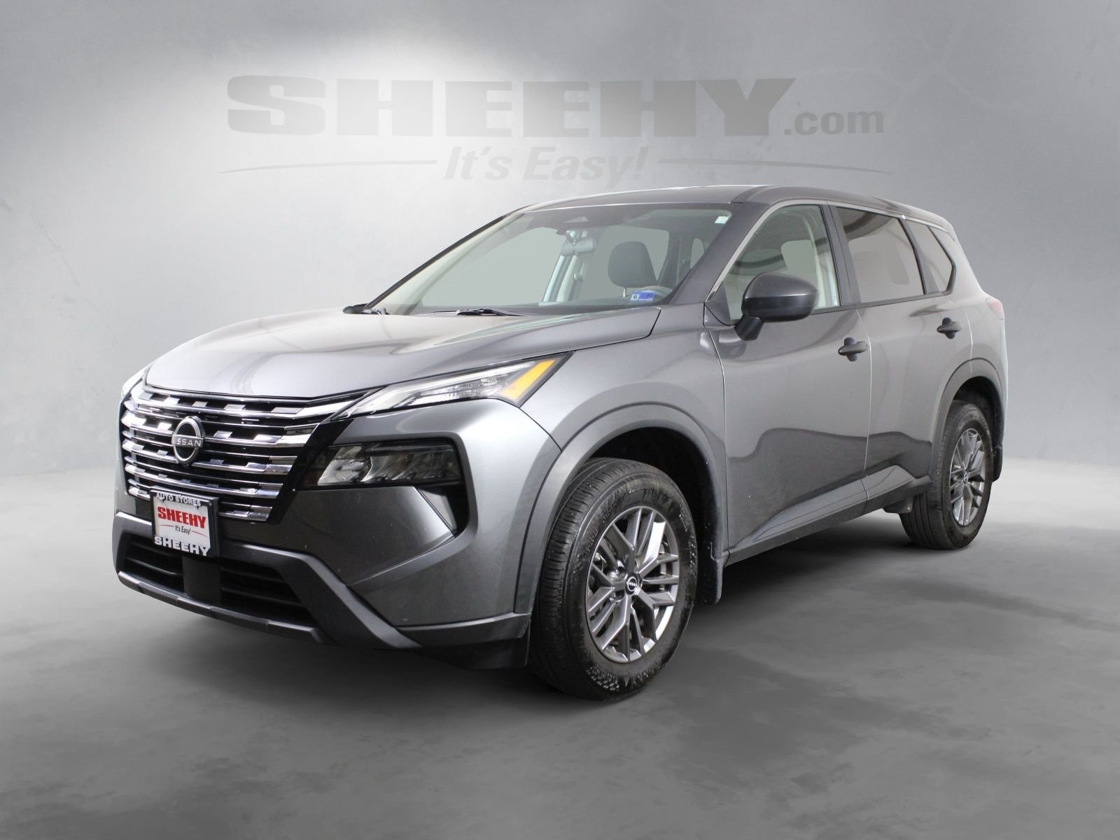 Used 2024 Gray Nissan S image 4