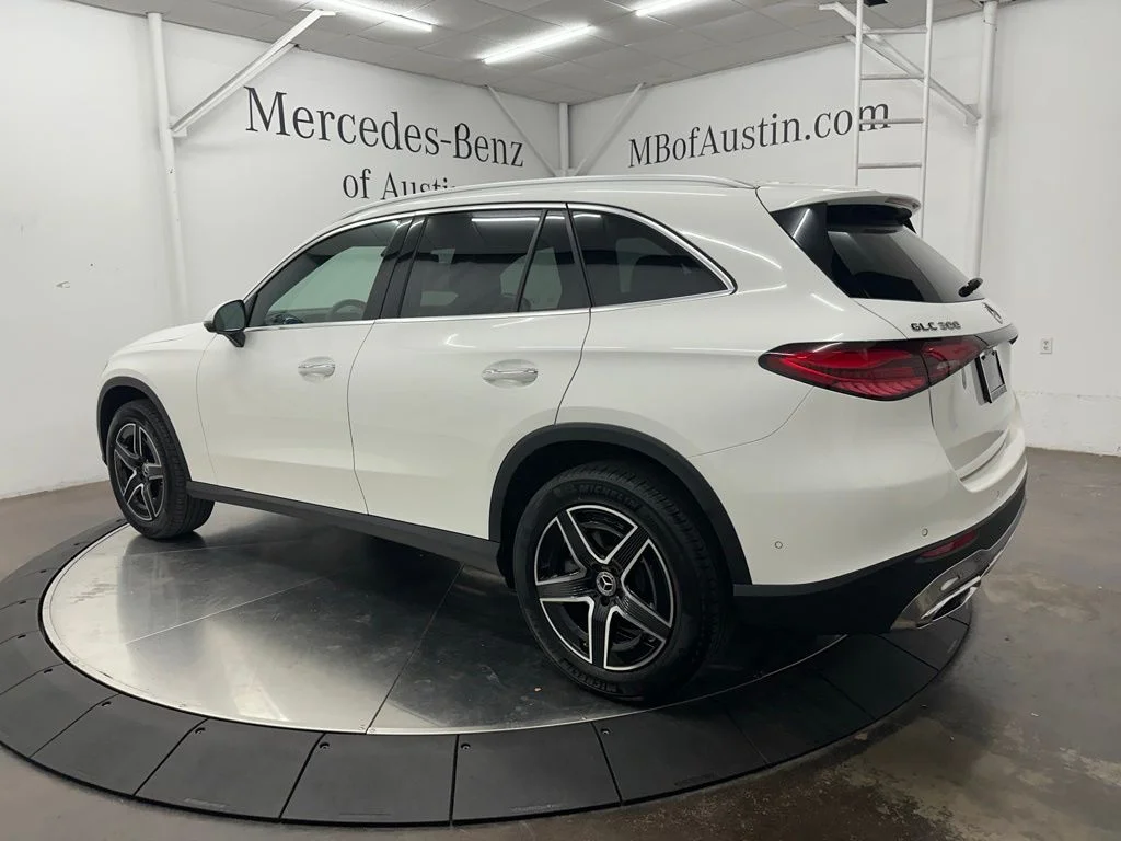 New 2027 White Mercedes-Benz GLC 300 image 5
