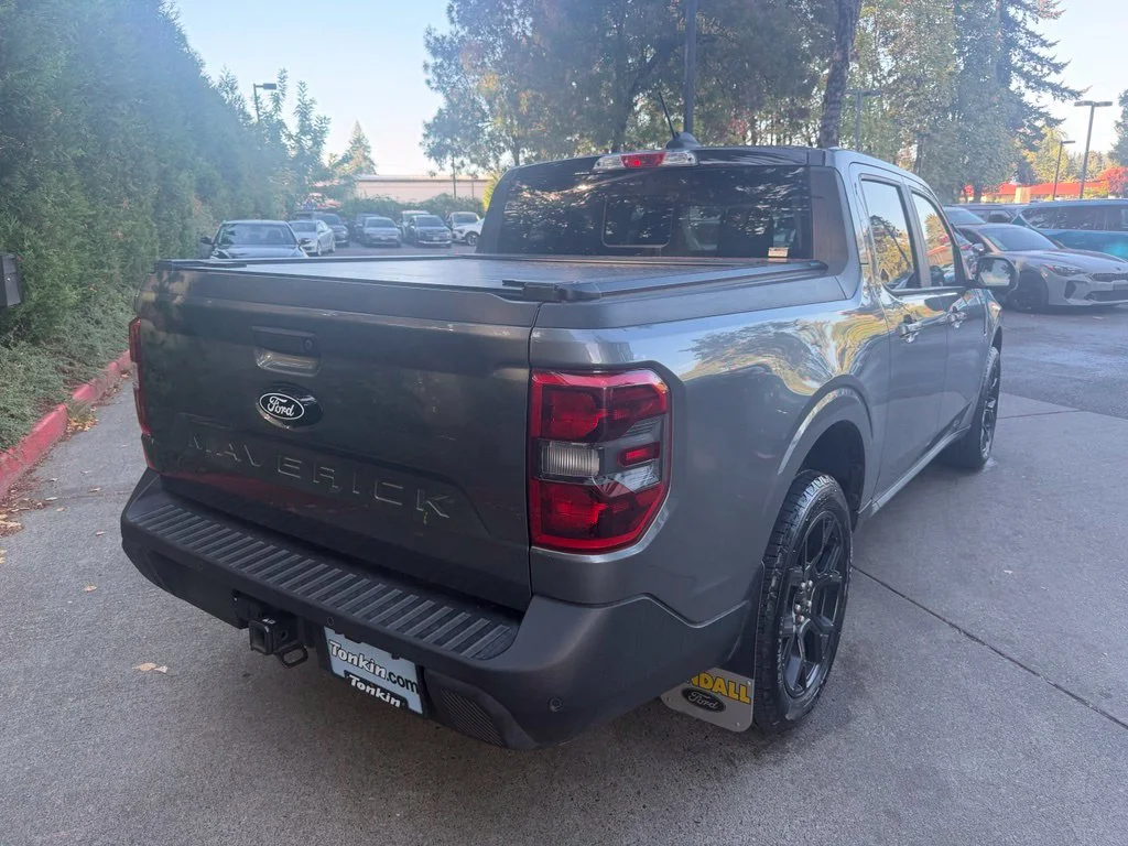 Used 2025 Gray Metallic Ford Lariat image 4