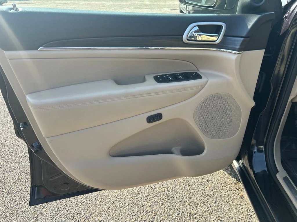 Used 2019 Red Jeep Limited image 17