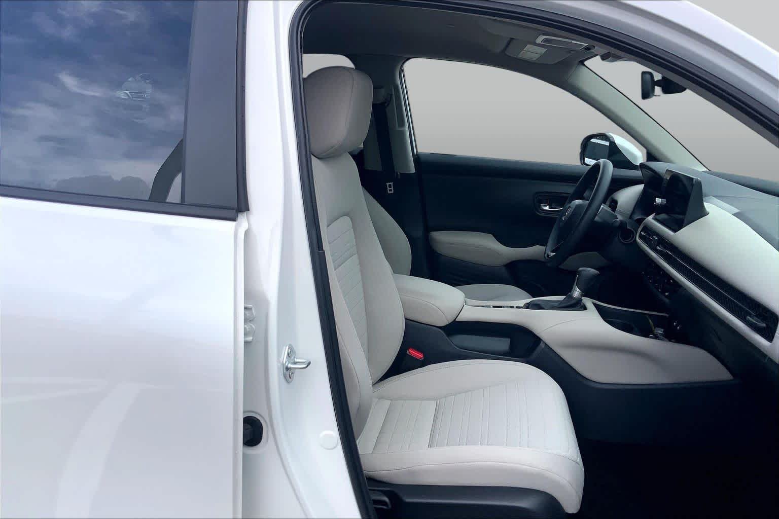 Used 2026 Platinum White Pearl Honda LX image 9
